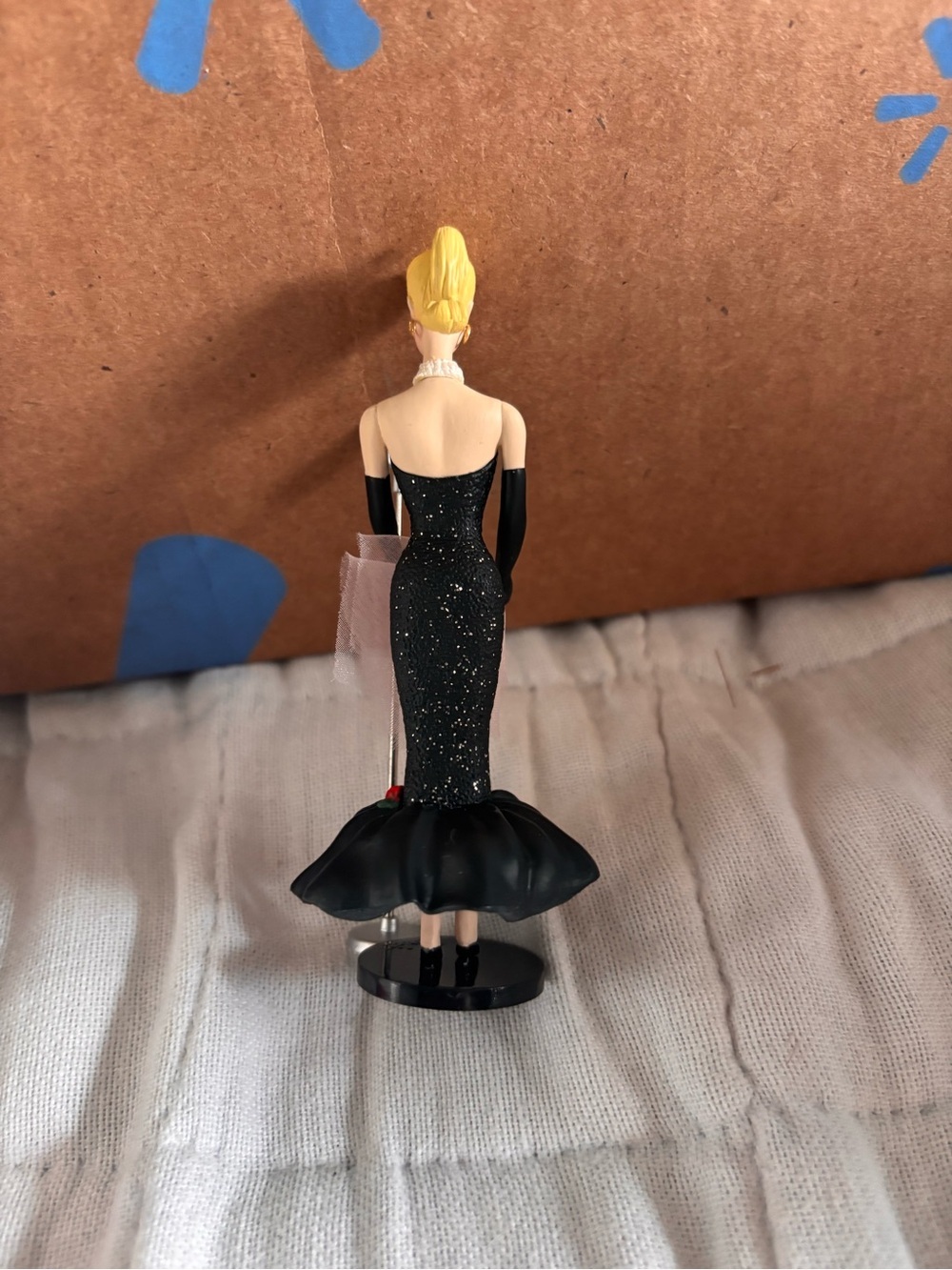 1995 Solo In The Spotlight Barbie Hallmark Ornament. In original box. - Picture 4 of 7